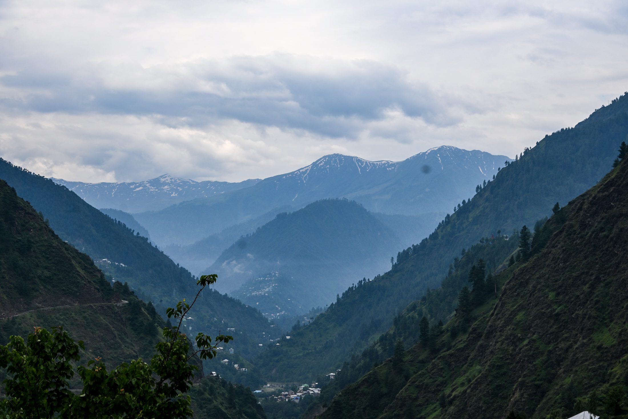 Dhadkai (INDIA), 07/26/2026. Mountain ridges surround the valley on the approach to Dhadkai, in Jammu and Kashmir's Doda district. The Parlor Magazine/Luqmaan Zeerak